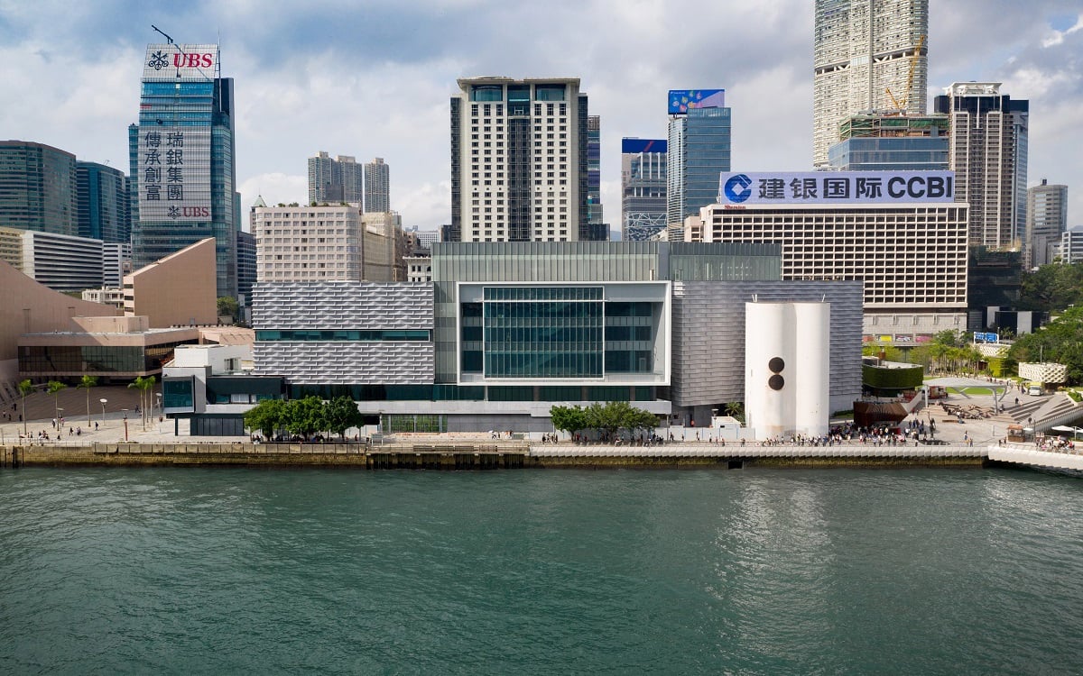 Wellenähnliche Modulfassade am Kunstmuseum in HongKong