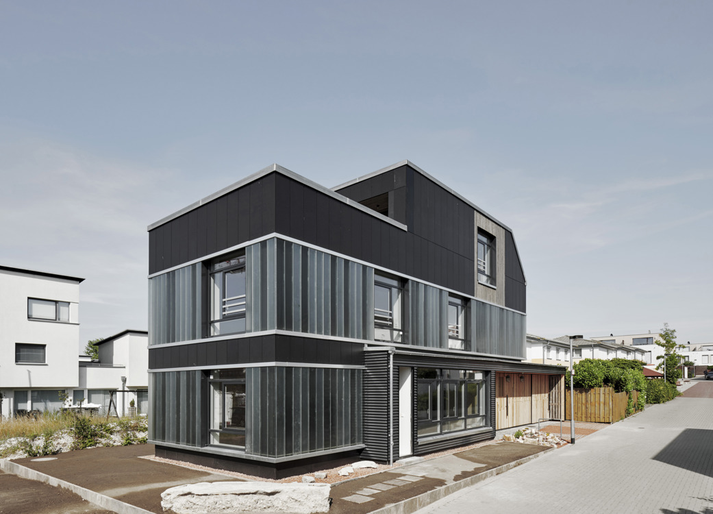 Une deuxième vie pour la façade :  Une construction expérimentale avec des panneaux en fibres-ciment recyclés