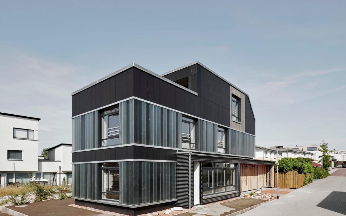 A second life for the façade:  Experimental construction using recycled fibre cement panels