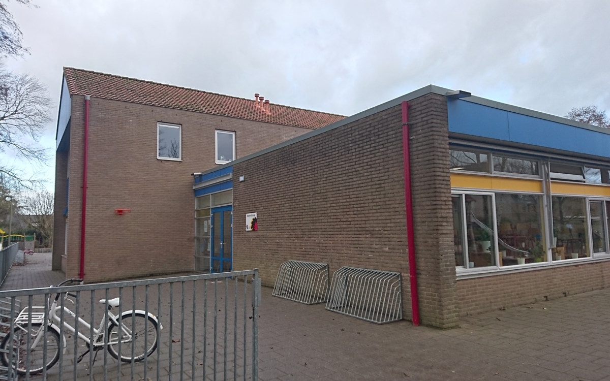EQUITONE burkolatokkal lett fenntarthatóbb és karakteresebb egy holland általános iskola