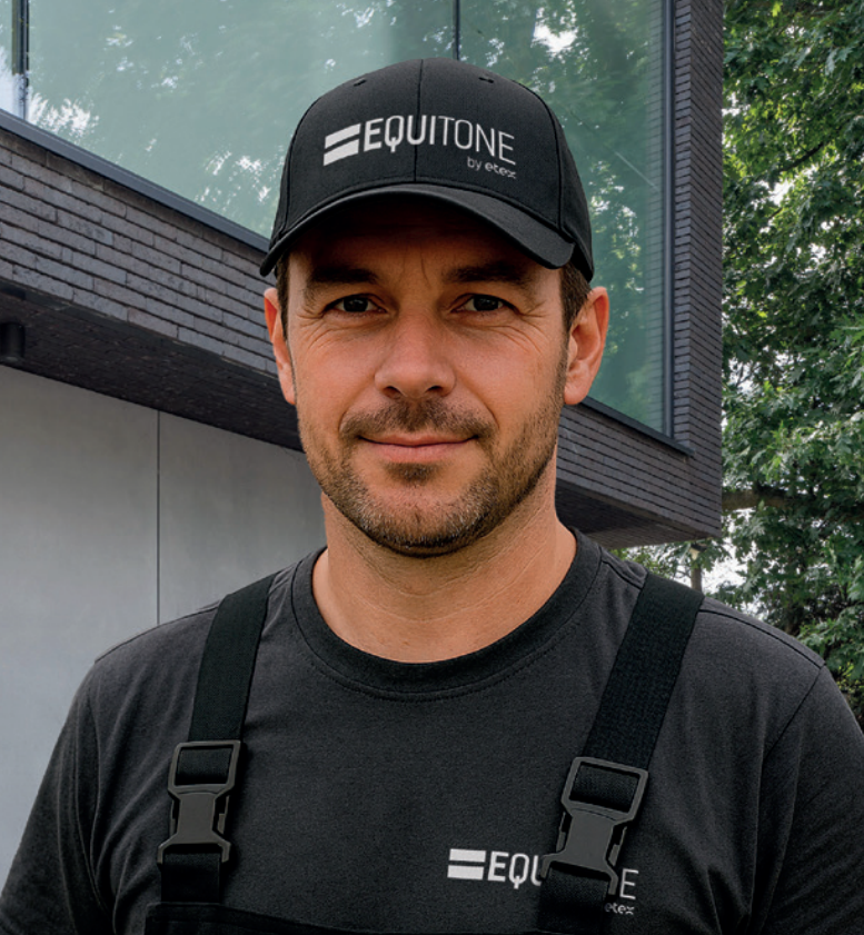 Afbeelding van een EQUITONE installateur