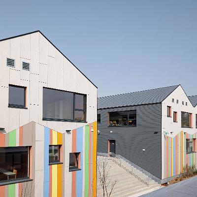 La façade du Collège Da Vinci à Perwez, source d'inspiration pour les élèves
