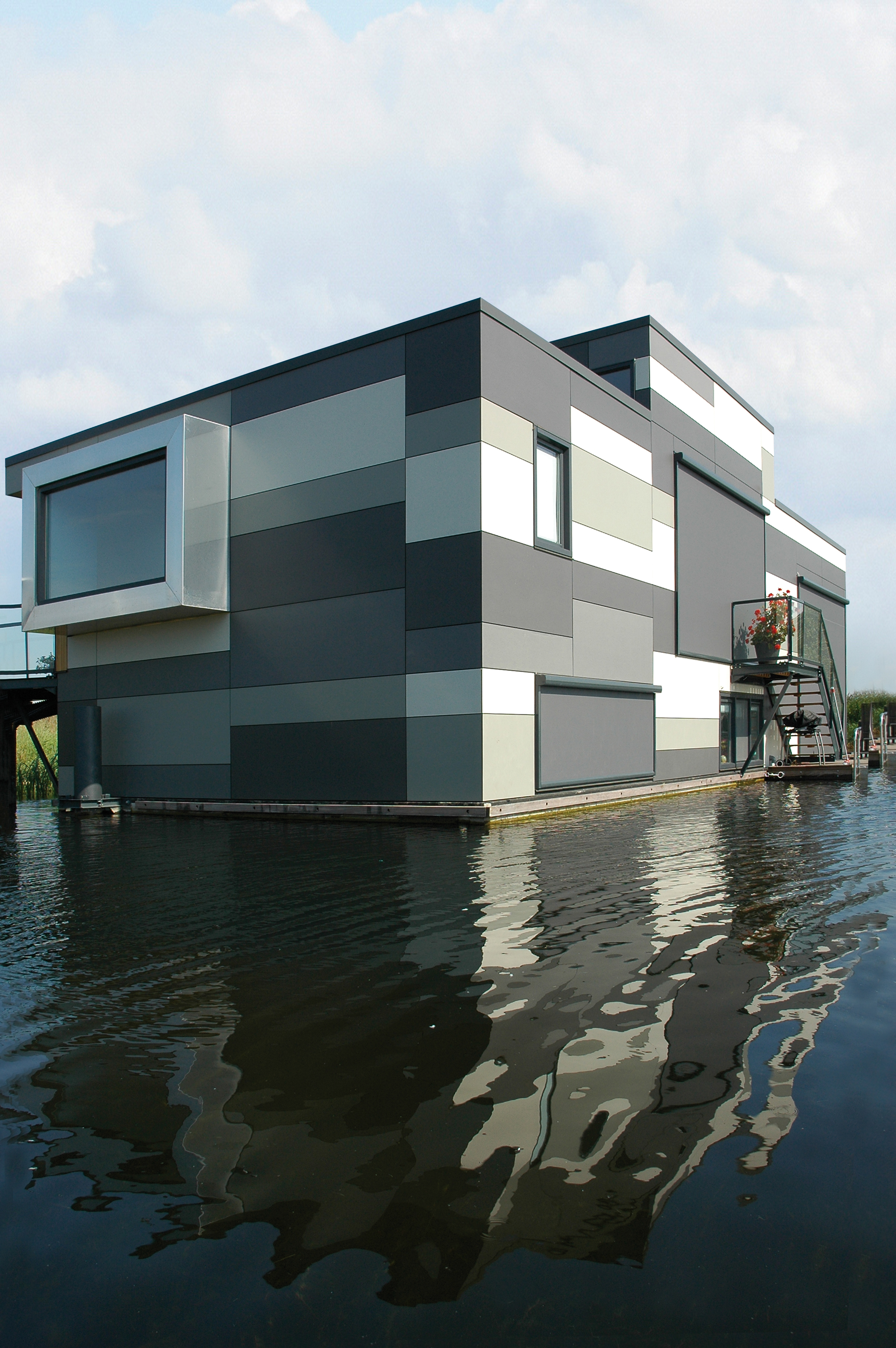 Habitations flottantes avec EQUITONE