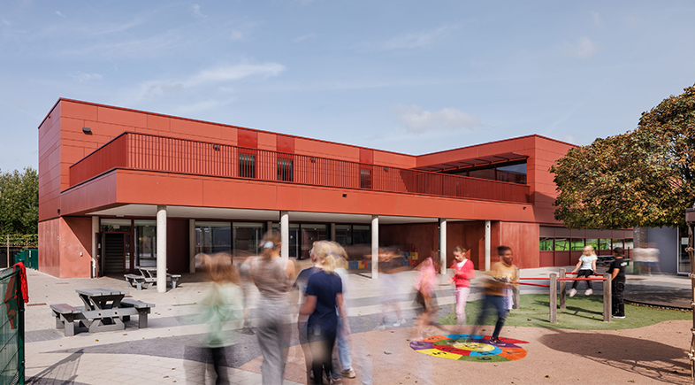 School met EQUITONE gevelpanelen in Tessenderlo, België