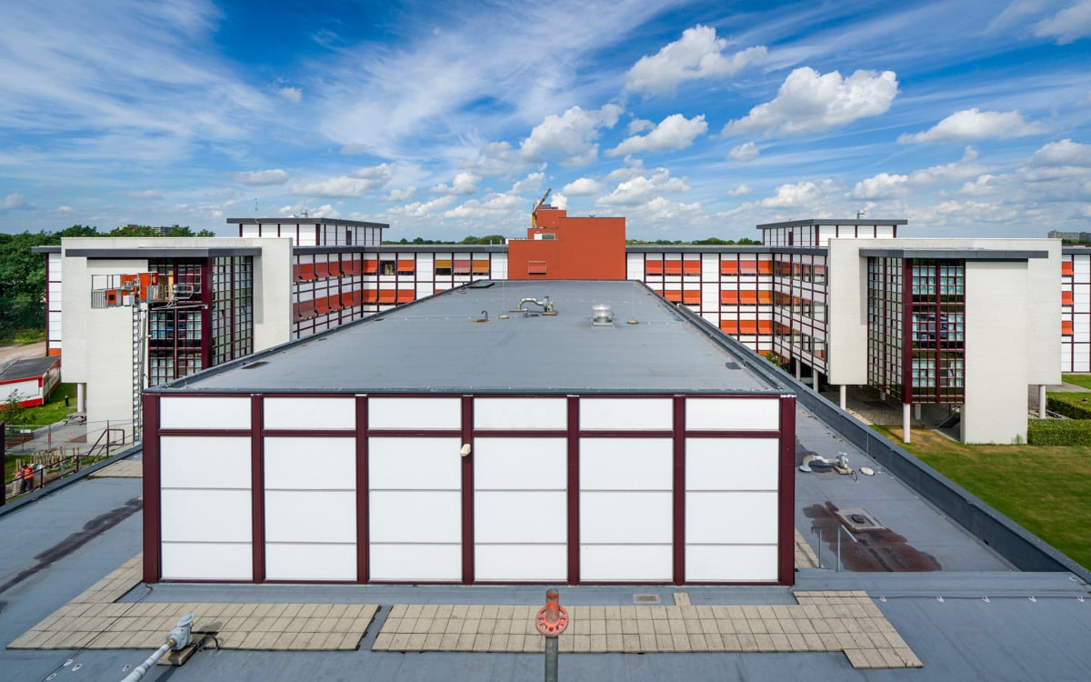 Duurzaam hergebruik van EQUITONE gevelpanelen bij renovatie Nij Smellinghe
