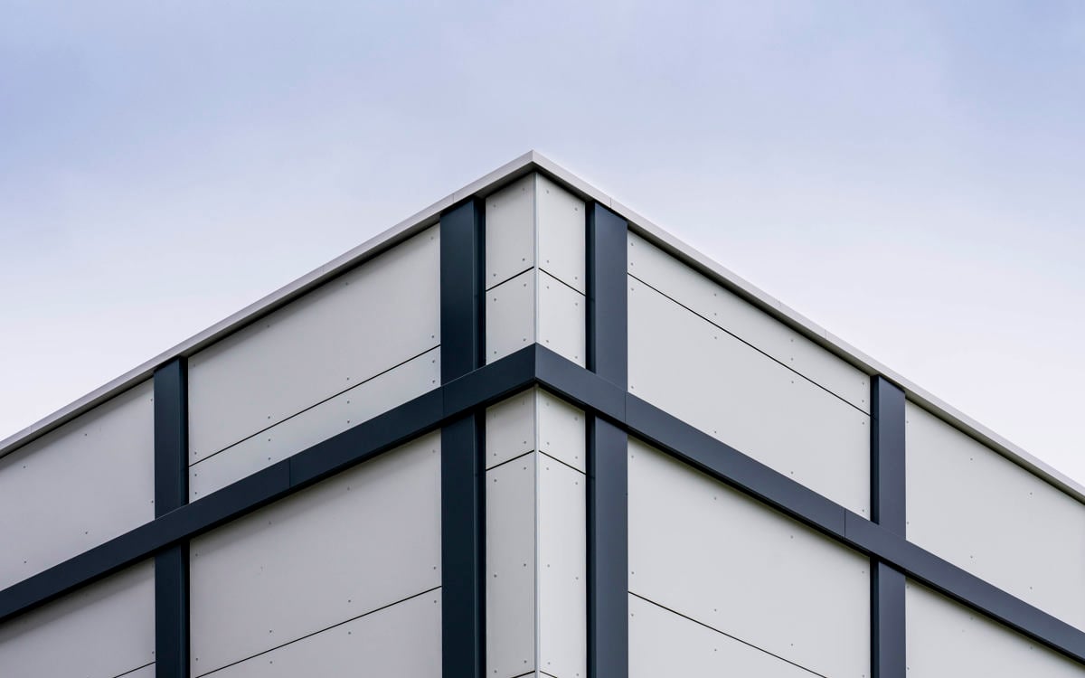 Duurzaam hergebruik van EQUITONE gevelpanelen bij renovatie Nij Smellinghe