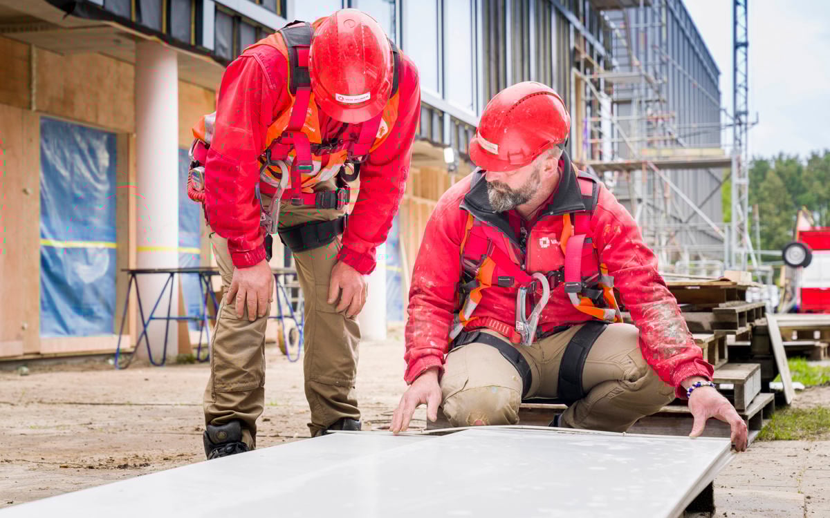Duurzaam hergebruik van EQUITONE gevelpanelen bij renovatie Nij Smellinghe