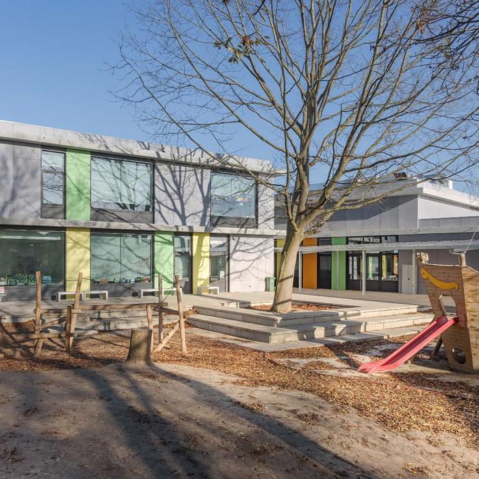 EQUITONE [pictura] panelen steken basisschool Het Anker in een kleurrijk jasje