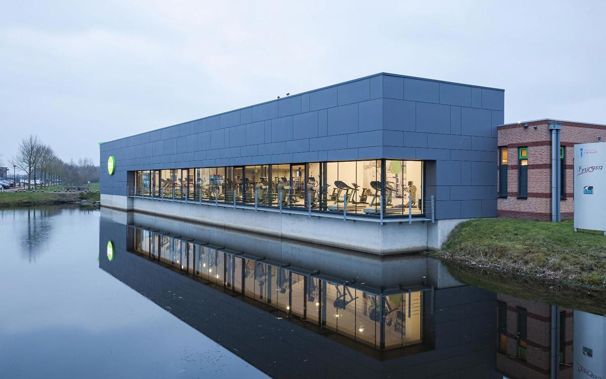 EQUITONE [textura] doet nieuwe deel van Bewegingscentrum Drachten mooi uitkomen