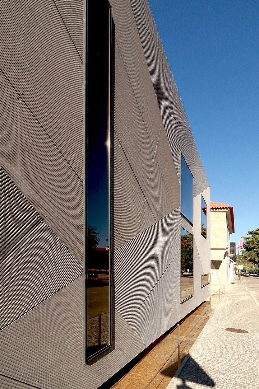El panel 3D de EQUITONE para proyectar fachadas  asombrosas