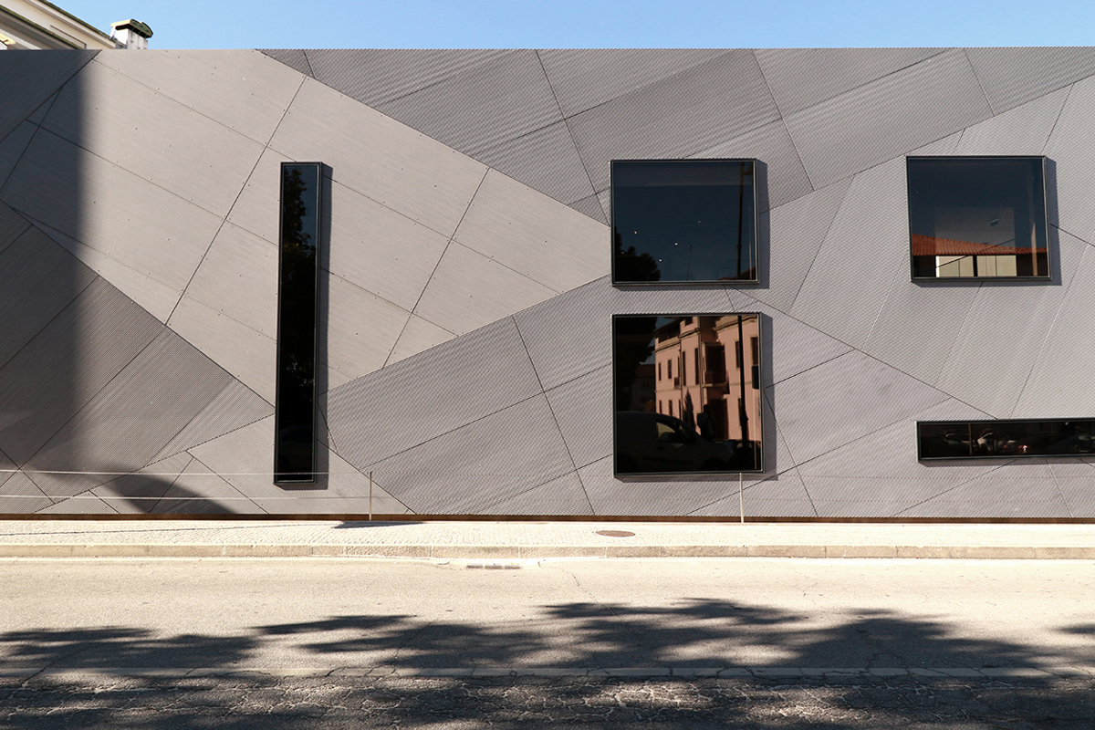 Painel Fachada ventilada 3D Equitone linea LT20