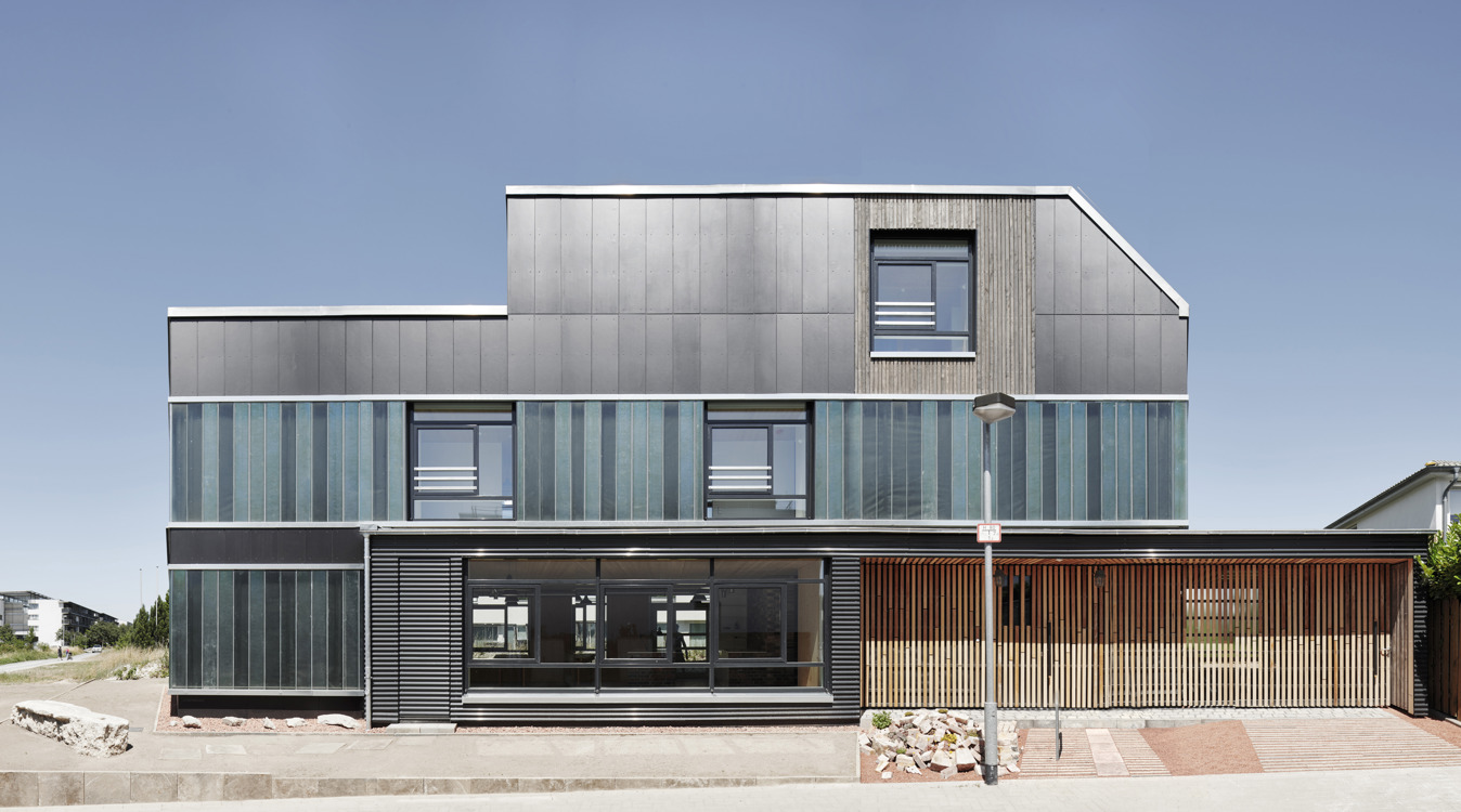 A second life for the façade:  Experimental construction using recycled fibre cement panels