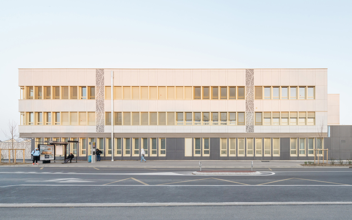 Collège Samuel Paty: Un banner pentru viitor