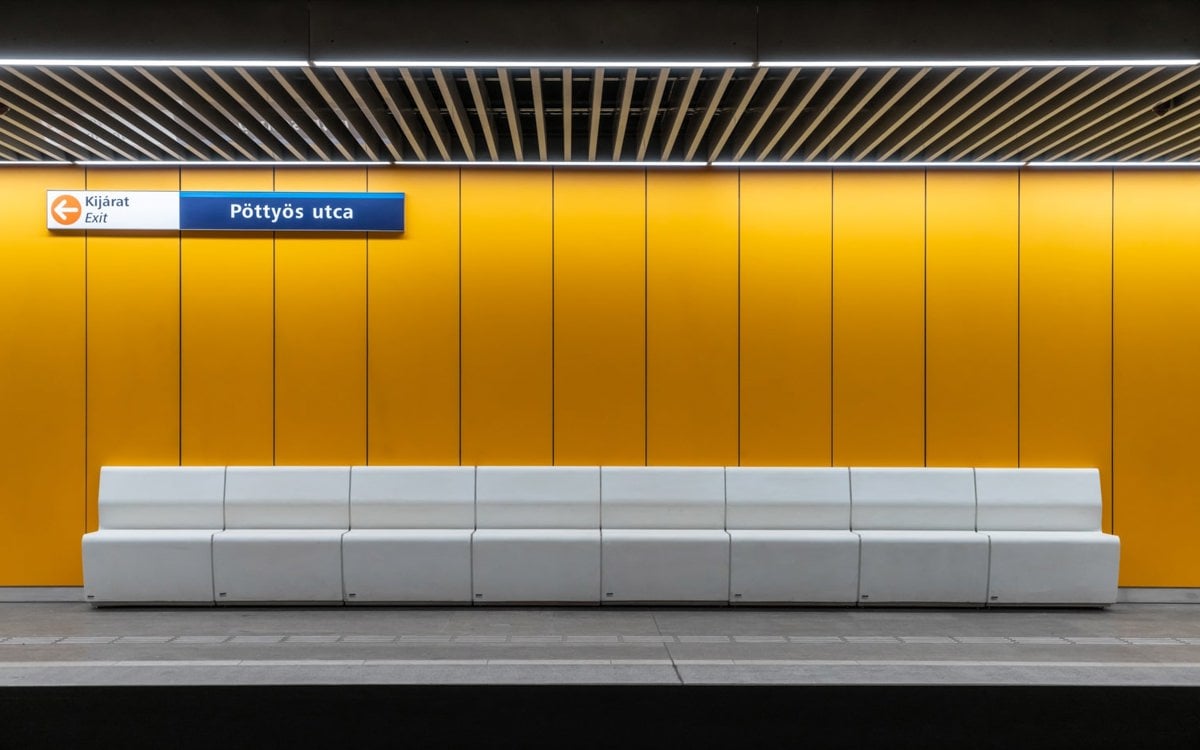 Referencia a metróállomásokon