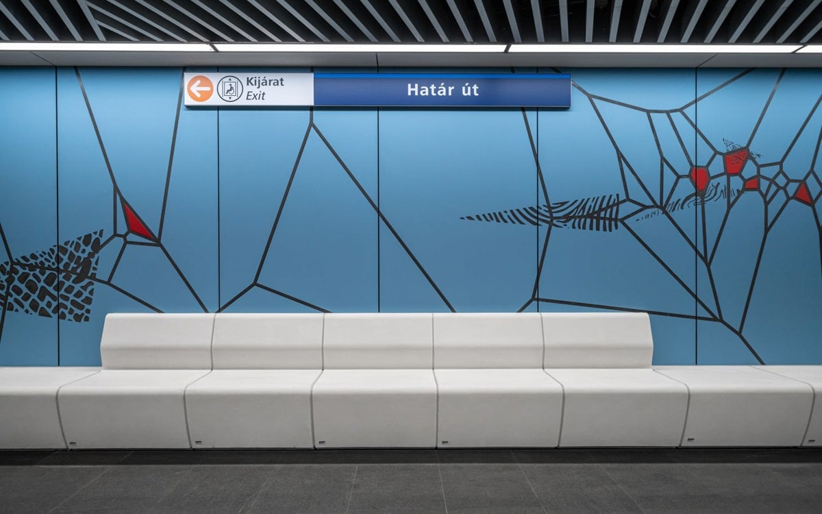 Referencia a metróállomásokon