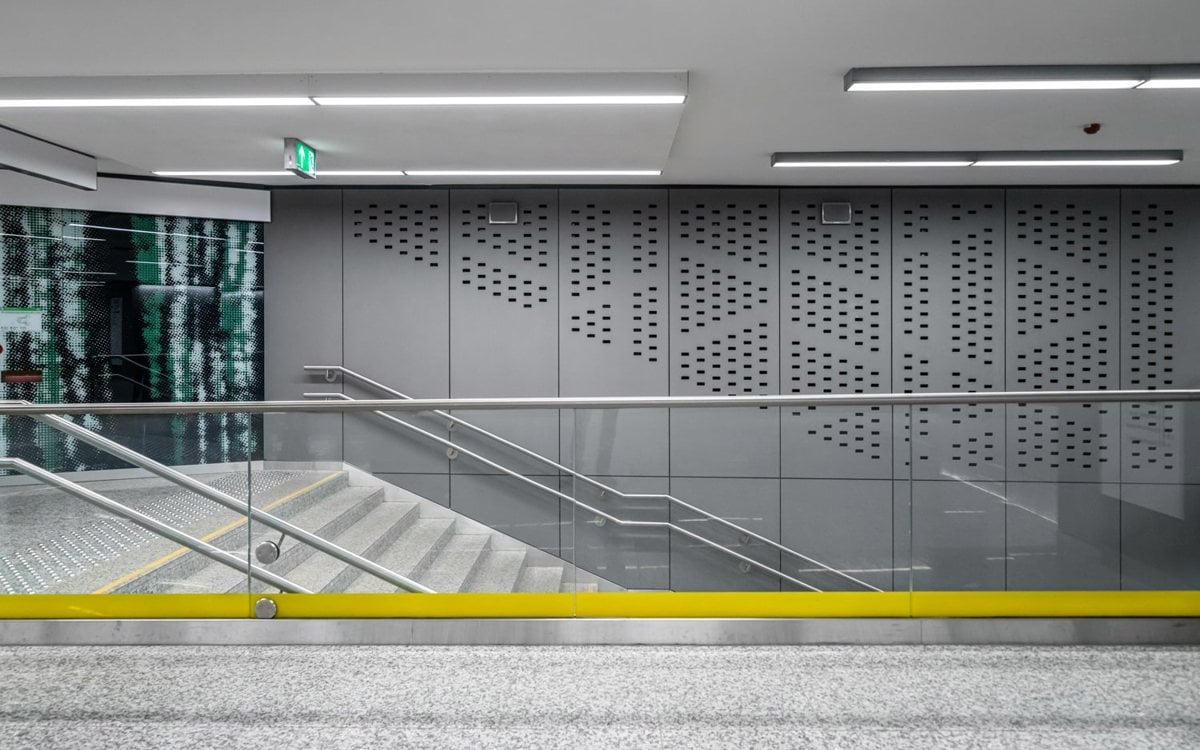 Referencia a metróállomásokon