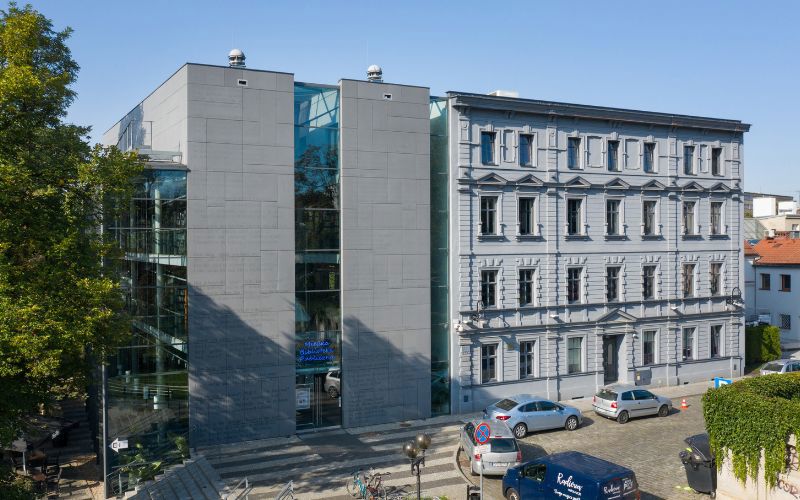 Miejska Biblioteka Publiczna w Opolu na elewacji płyty Equitone