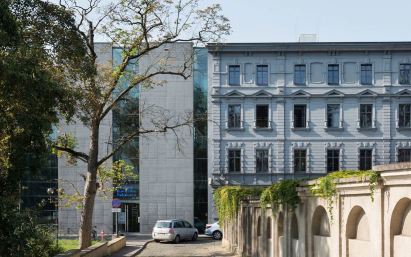 Miejska Biblioteka Publiczna w Opolu na elewacji płyty Equitone