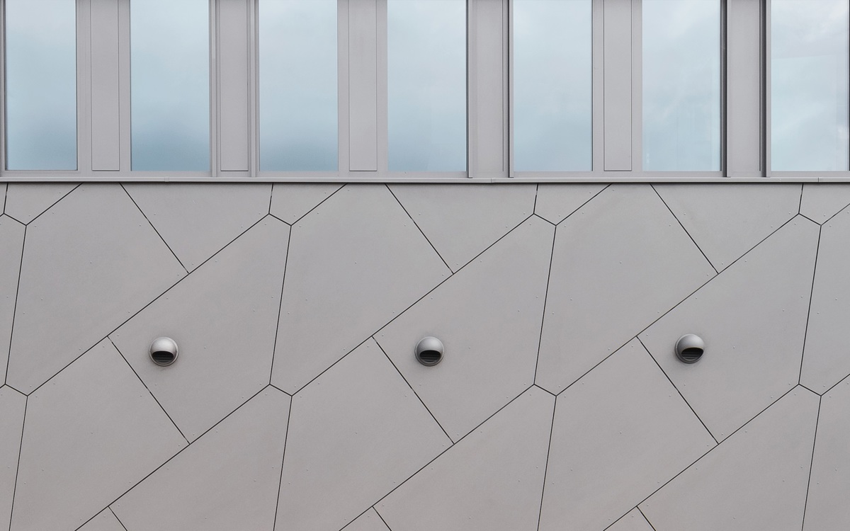 Visszafogott geometria, kifinomult részletek EQUITONE-nal