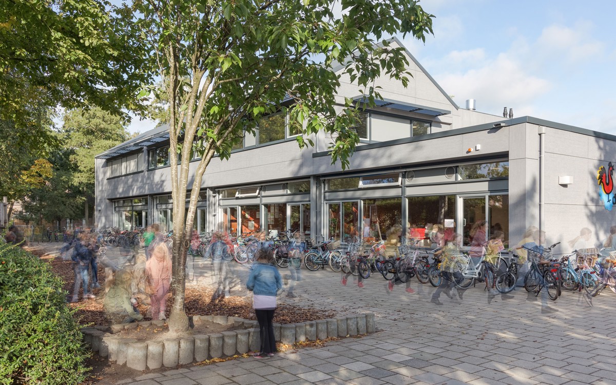 Pour la rénovation de l'école primaire De Hoeve, l'architecte Martien Van Vliet (Bureau Bos) a résolument opté pour EQUITONE