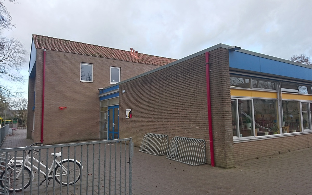 Pour la rénovation de l'école primaire De Hoeve, l'architecte Martien Van Vliet (Bureau Bos) a résolument opté pour EQUITONE