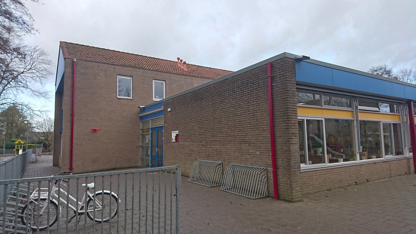 EQUITONE burkolatokkal lett fenntarthatóbb és karakteresebb egy holland általános iskola
