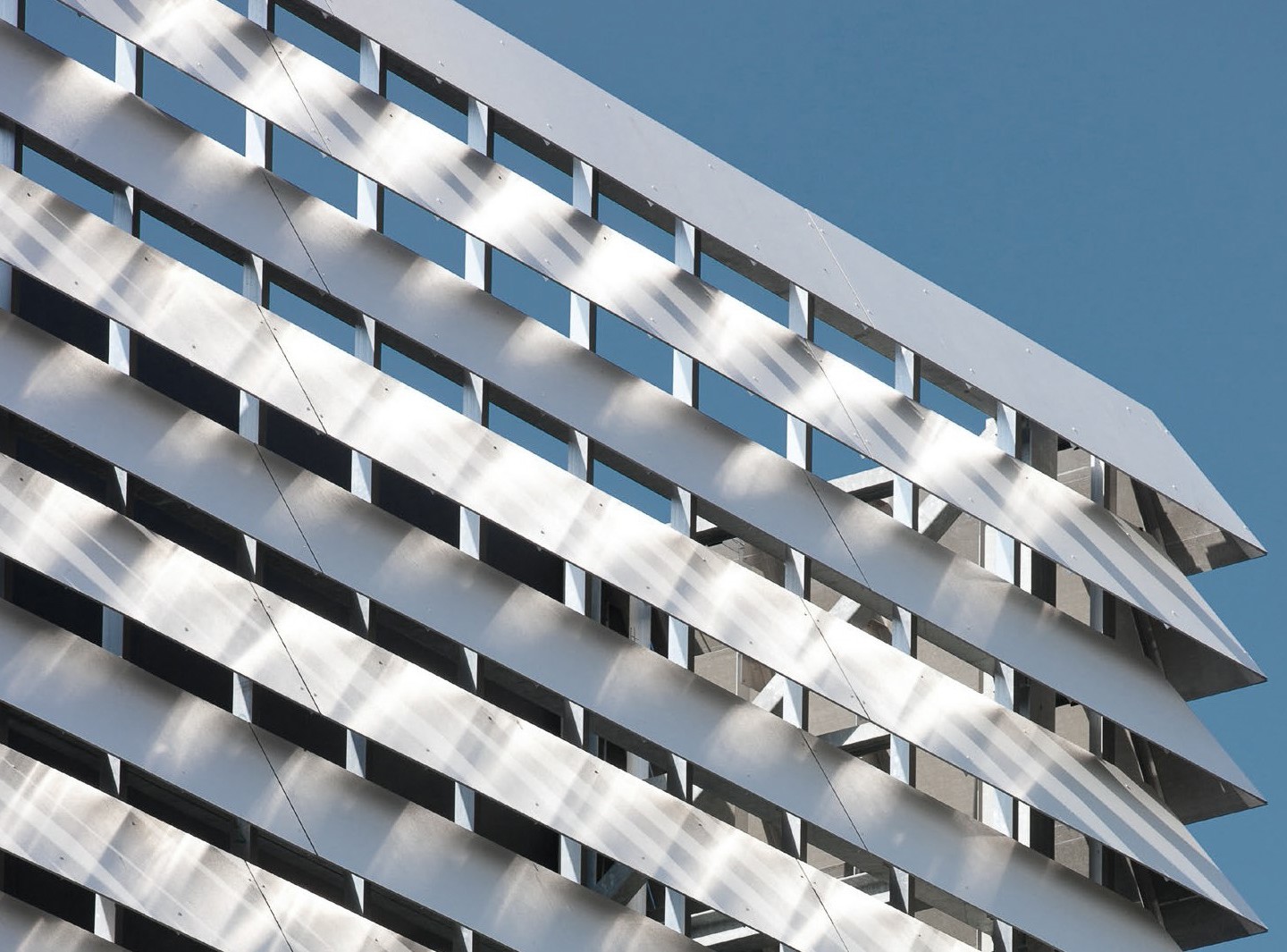 Солнцерез  (brise soleil) и жалюзи