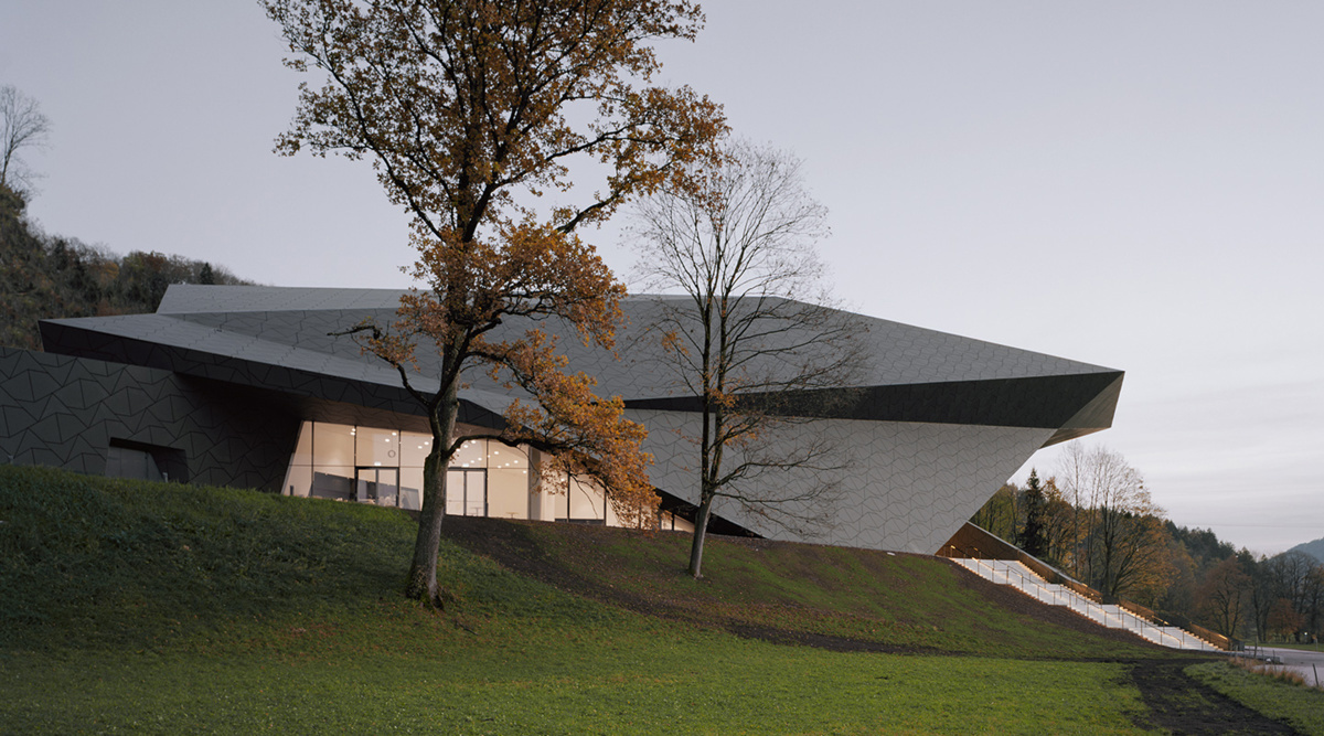 Systemdach mit EQUITONE 01 Festspielhaus Erl