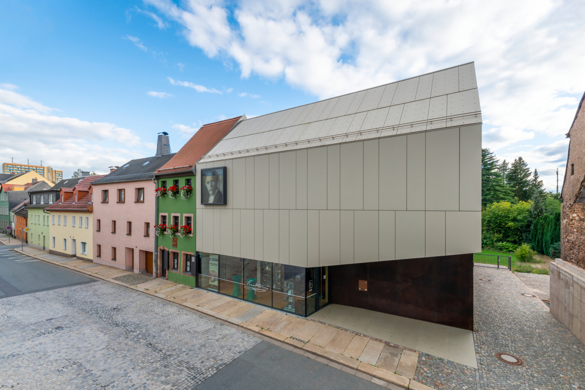 Systemdach mit EQUITONE 02 Karl Meye Haus