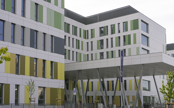 Płyty EQUITONE coloura na budynku mieszkalnym
