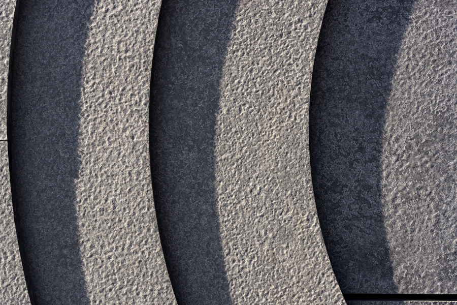 detal na Parkingu Hydra w Danii utworzony z specjalnie przyciętych paneli EQUITONE [lunara]
