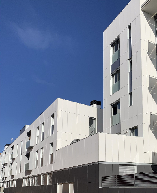 Edificio 71 viviendas, Cornella - EQUITONE