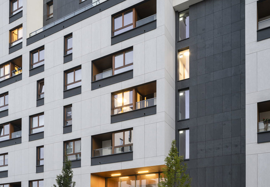 EQUITONE [tectiva] TE00 i TE10 na elewacji inwestycji Holm House w Warszawie