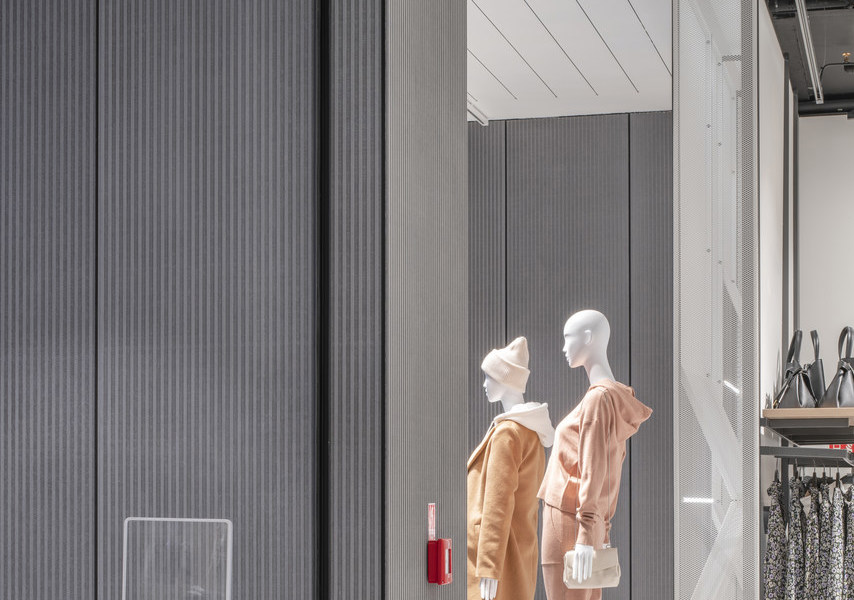wnętrze salonu Reserved w Atrium Reduta w Warszawie