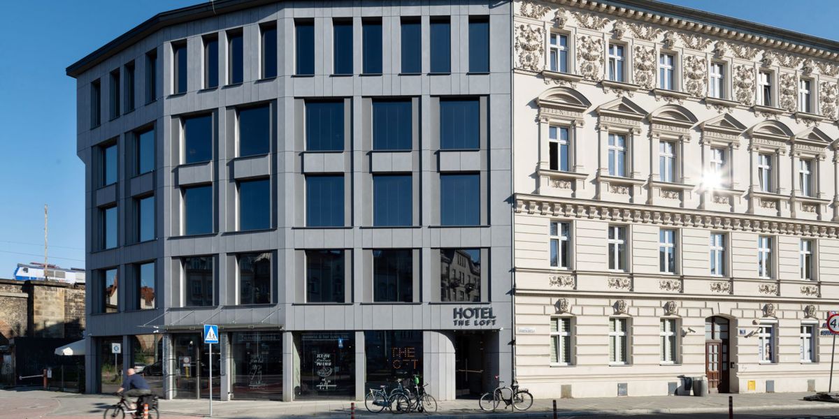 Na elewacji budynku wykorzystano materiał EQUITONE [tectiva] TE20