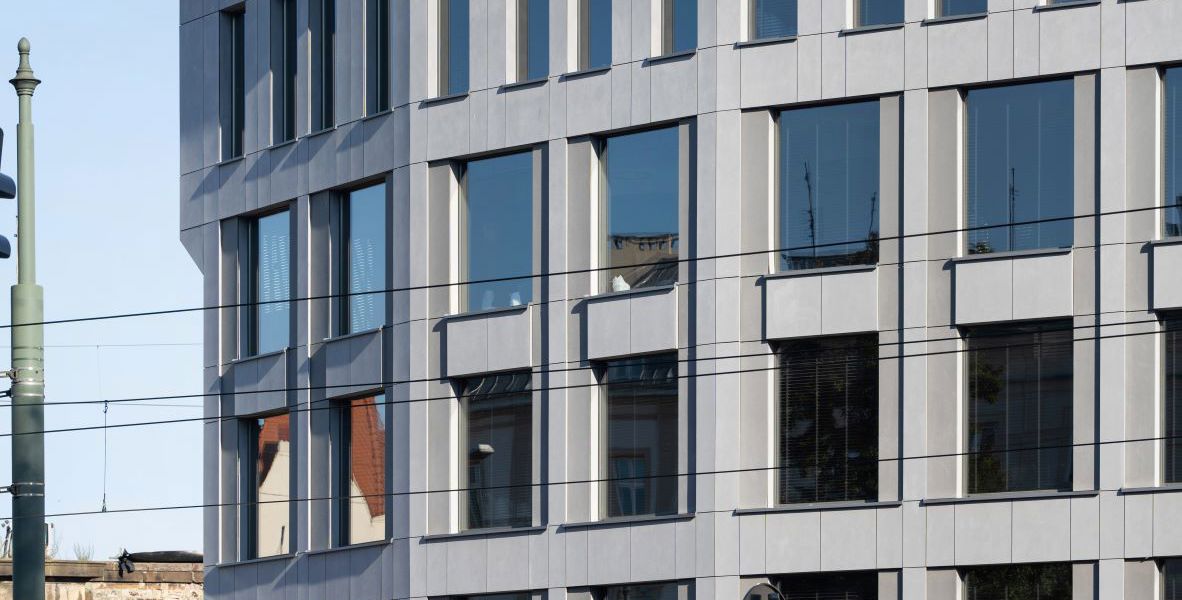 Na elewacji budynku wykorzystano materiał EQUITONE [tectiva] TE20