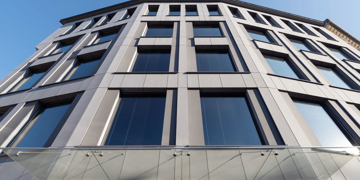 Na elewacji budynku wykorzystano materiał EQUITONE [tectiva] TE20