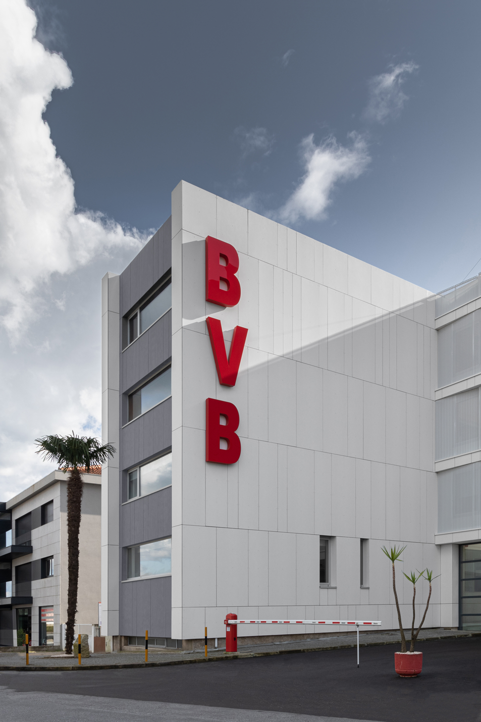 Requalificação Quartel Bombeiros Voluntários Barcelos EQUITONE [tectiva] TE90