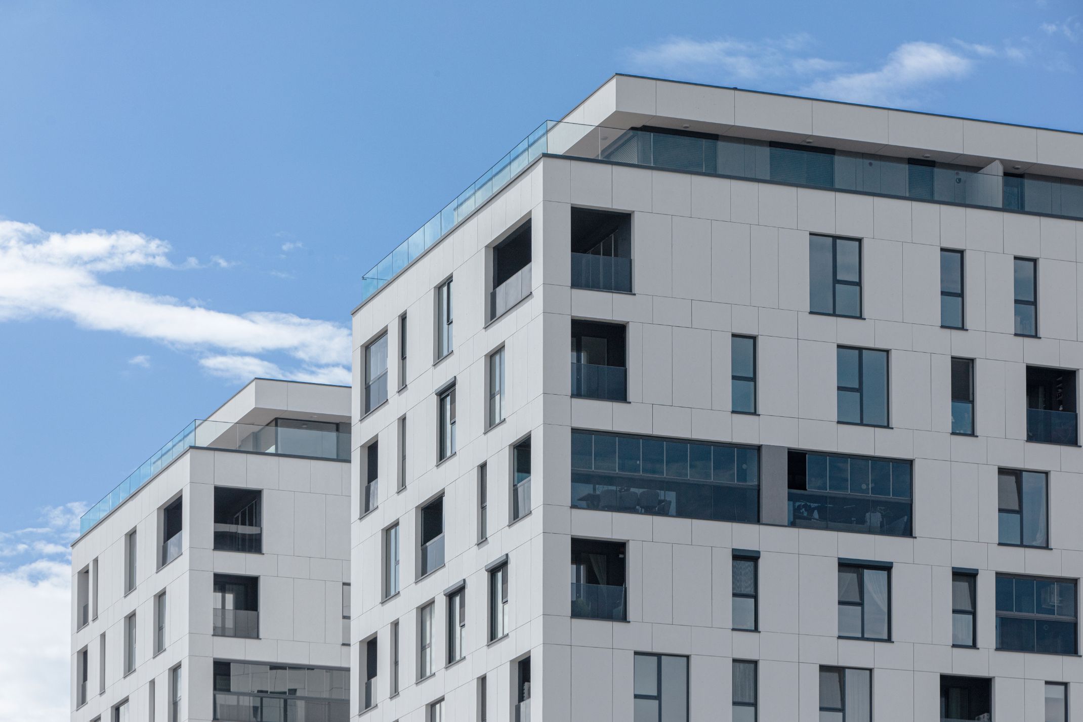 Aviatorii Residence in Constanța, Romania, designed by Dron & Ardelean Architects, featuring EQUITONE fibre cement facade panels on a modern high-rise residential building.