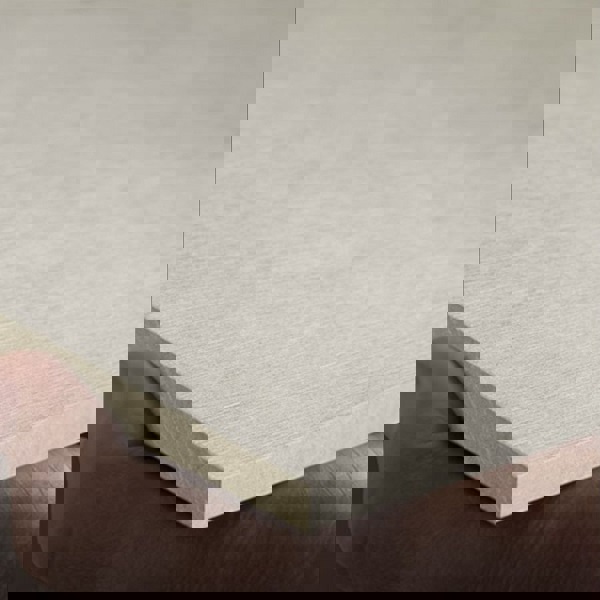 TE00 hand